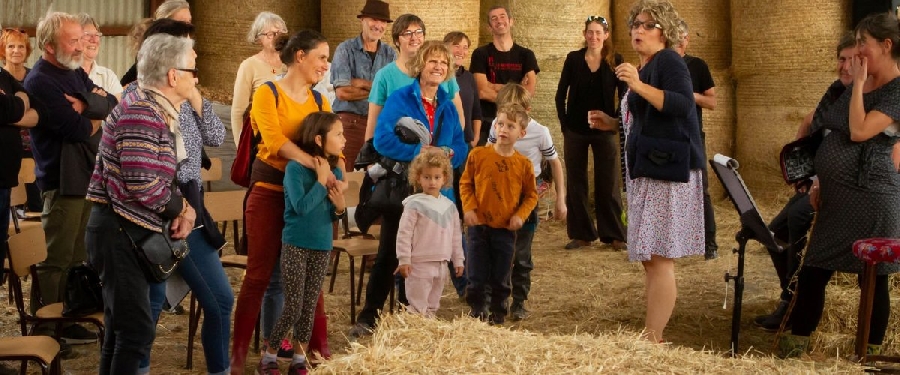 spectacle dans une ferme par Ferme Malika Verlaguet et céline Mistral